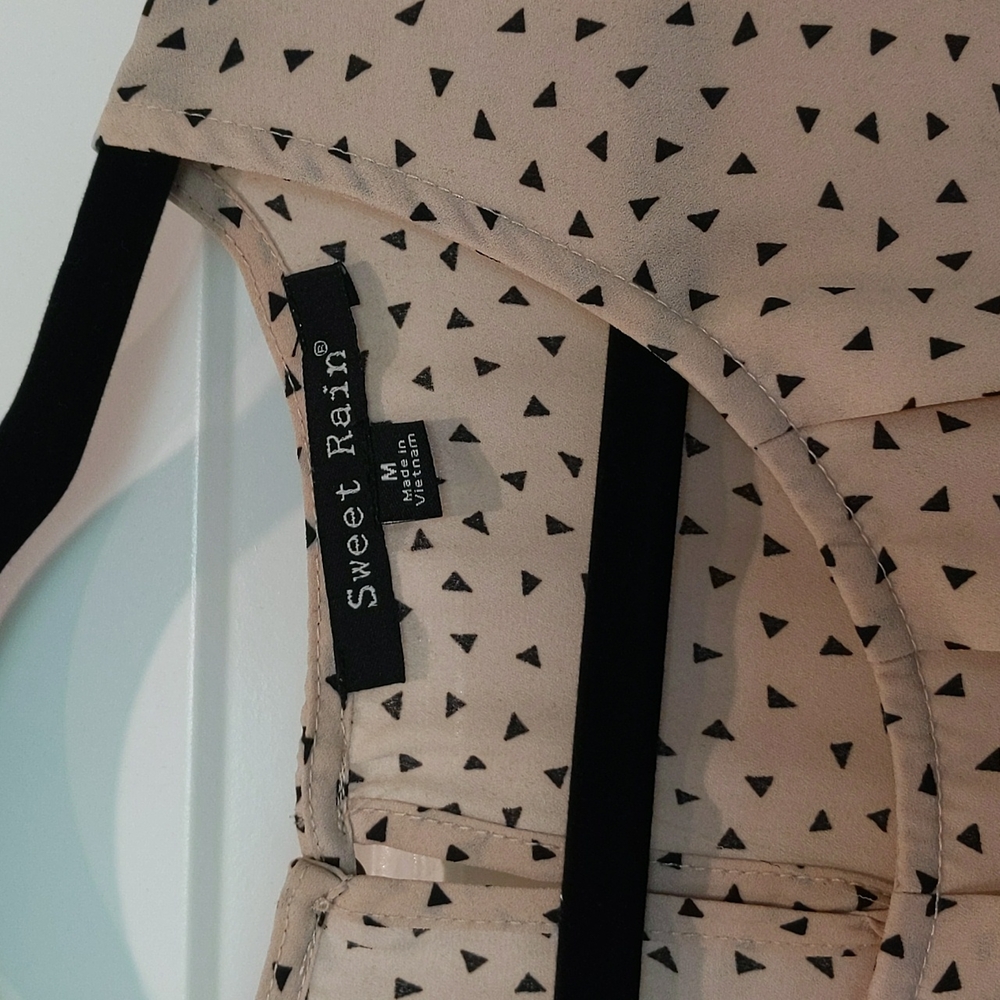 Sweet Rain Cream Blouse with Black Triangle Print - Picture 3 of 3